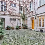 Charming 2 Bedroom Apartment In The Heart Of Paris
