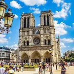 Charming 2 Bedroom Apartment In The Heart Of Paris