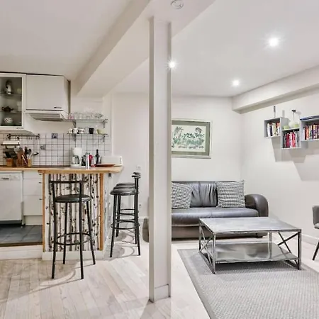 Appartamento Charming 2 Bedroom In The Heart Of Parigi